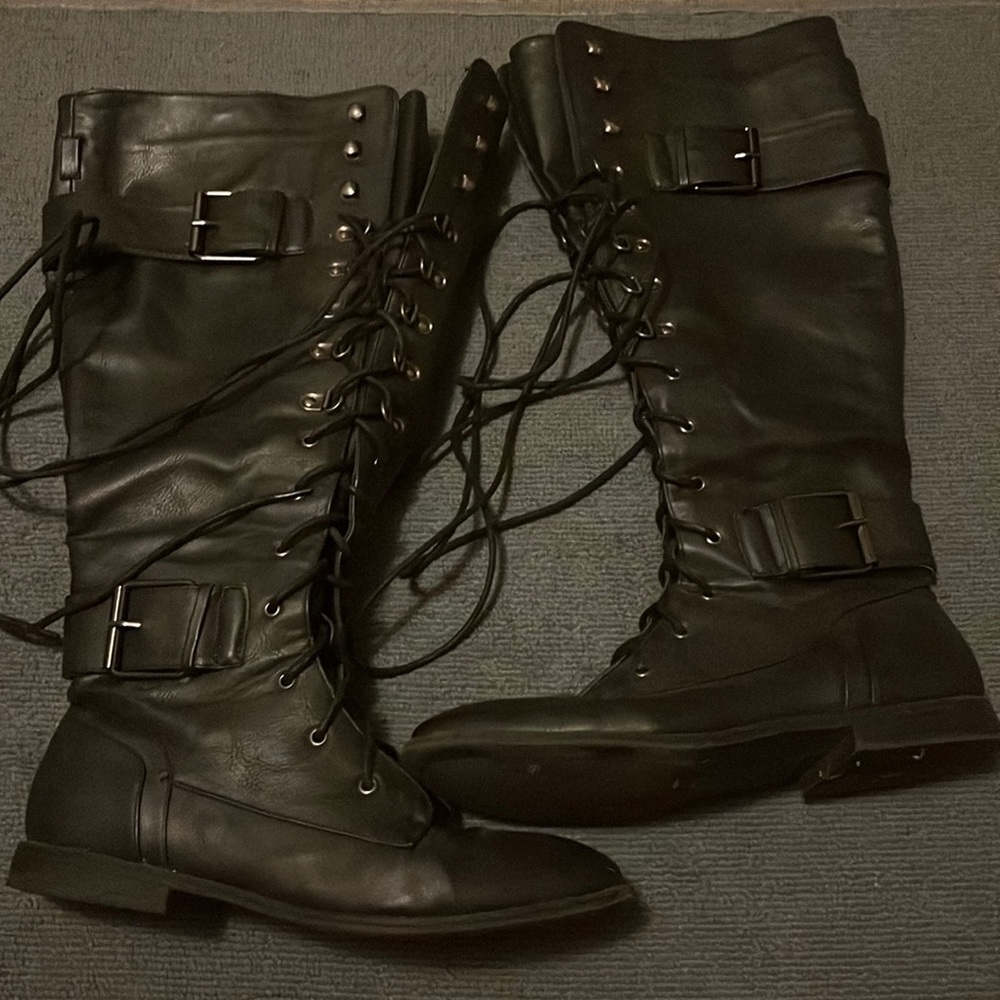 Black JustFab Makaylar Boots. Size 8.5 Knee High lace up boots